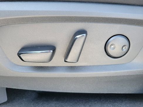 New 2025 Nissan Pathfinder SL image 11