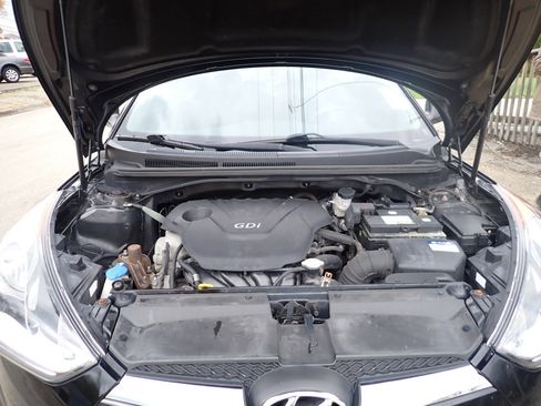 Used 2016 Hyundai Veloster image 8