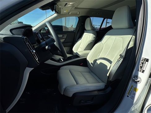 Used 2023 Volvo XC40 B5 Ultimate w/ Protection Package Premier image 14