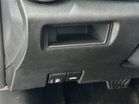 Used 2025 Nissan Versa SV FWD image 17