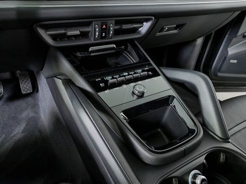New 2026 Porsche Cayenne Coupe AWD/4WD image 19