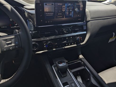 New 2026 Nissan Pathfinder Platinum FWD image 10