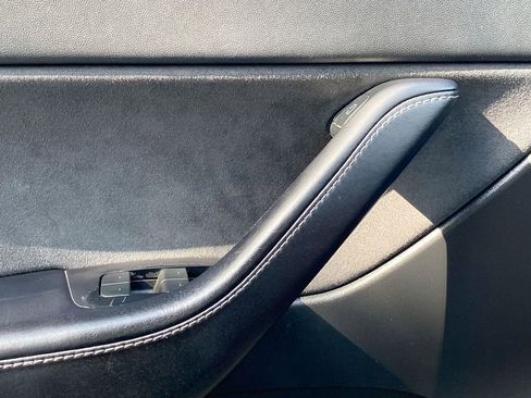 Used 2022 Tesla Model Y Long Range image 16