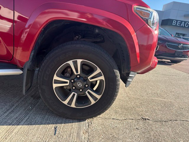 Used 2016 Toyota Tacoma TRD Sport w/ Towing Package AWD/4WD image 2
