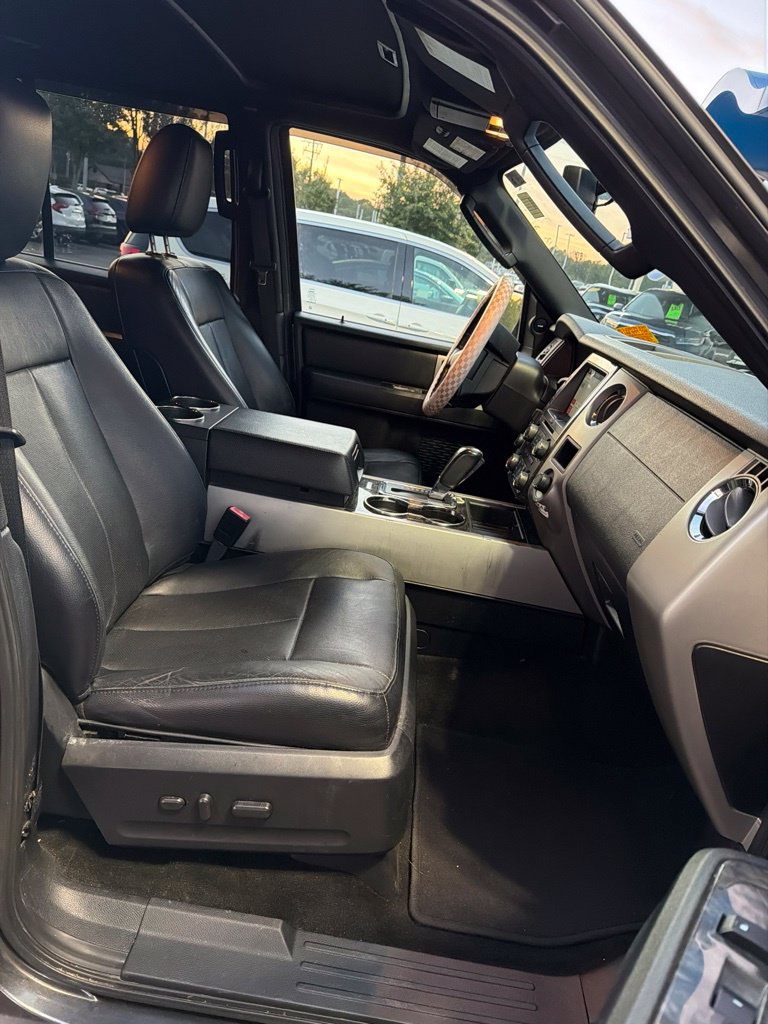 Used 2017 Ford Expedition EL Limited w/ Equipment Group 301A AWD/4WD image 5