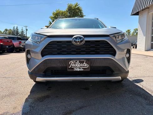 Used 2019 Toyota RAV4 XLE w/ Convenience Package AWD/4WD image 3