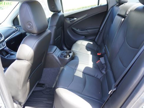 Used 2018 Chevrolet Volt Premier w/ Driver Confidence Package FWD image 12