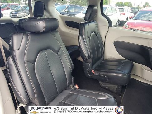 Used 2022 Chrysler Pacifica Touring-L FWD image 26