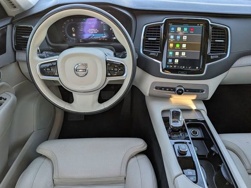 Used 2025 Volvo XC90 B6 Ultra w/ Lounge Package image 10