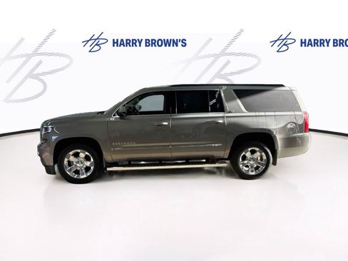 Used 2018 Chevrolet Suburban LT w/ LT Signature Package AWD/4WD image 8