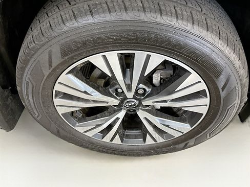 Used 2023 Nissan Rogue SV image 11