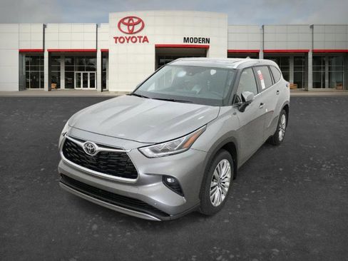 New 2026 Toyota Highlander Platinum AWD/4WD image 6
