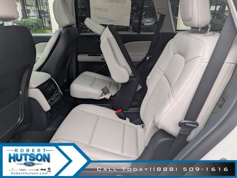 New 2026 Lincoln Aviator 2WD w/ Jet Appearance Package image 10