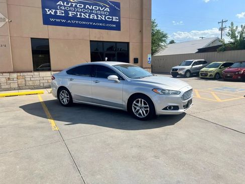 Used 2014 Ford Fusion SE w/ Equipment Group 202A FWD image 10