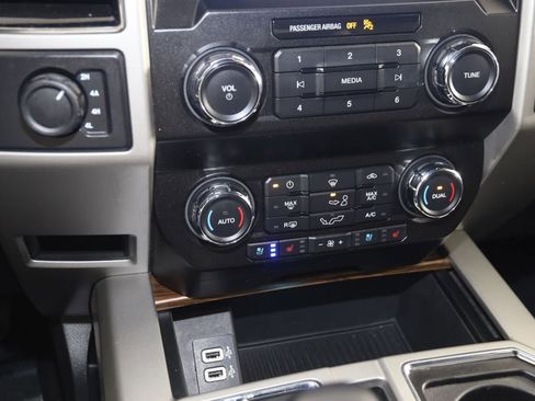 Used 2019 Ford F150 Lariat AWD/4WD image 25