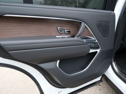New 2026 Land Rover Range Rover Long Wheelbase SE AWD/4WD image 6