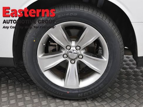 Used 2022 Dodge Challenger SXT image 31