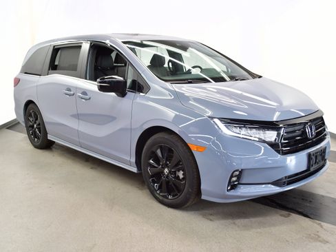 Used 2024 Honda Odyssey Sport image 2