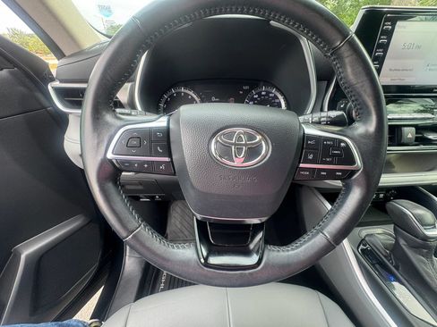 Used 2020 Toyota Highlander XLE FWD image 43