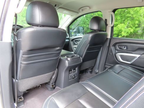 Used 2017 Nissan Titan PRO-4X w/ Pro-4x Convenience Package AWD/4WD image 29