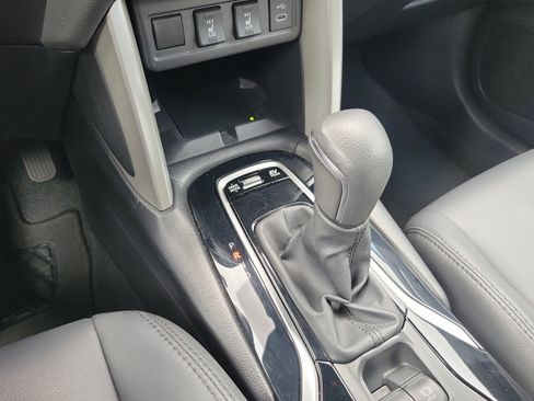 Used 2024 Toyota Corolla Cross SE image 28