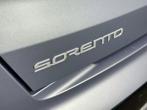 Used 2023 Kia Sorento SX AWD/4WD image 7