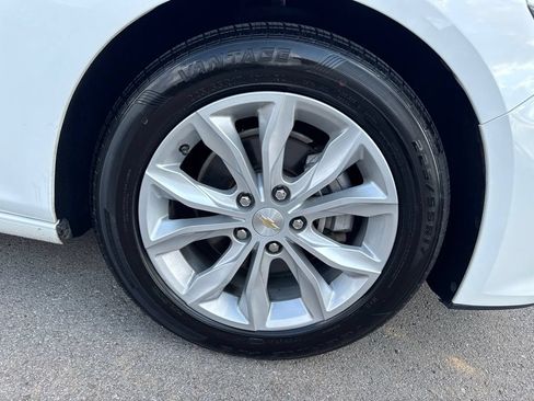 Used 2024 Chevrolet Malibu LT FWD image 25