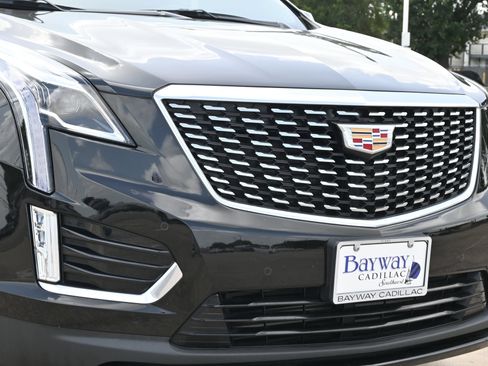 Certified 2025 Cadillac XT5 Luxury FWD image 29