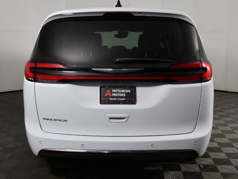 Used 2024 Chrysler Pacifica Touring-L image 13