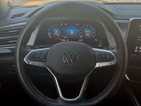Used 2025 Volkswagen Atlas Cross Sport SE AWD/4WD image 28