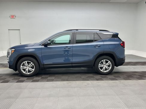 Certified 2024 GMC Terrain SLE w/ Driver Convenience Package AWD/4WD image 2