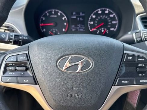 Used 2020 Hyundai Accent SEL FWD image 2