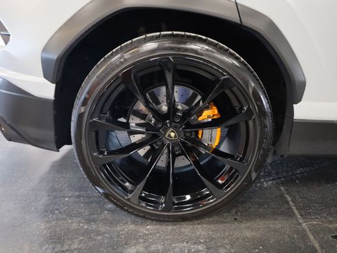 Used 2021 Lamborghini Urus image 11
