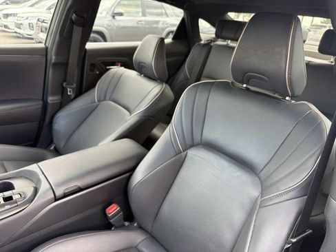 Used 2023 Toyota Crown AWD/4WD image 11