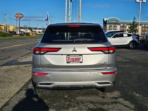 Used 2023 Mitsubishi Outlander SE image 6
