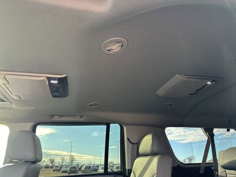 Used 2016 Chevrolet Suburban LT w/ Luxury Package image 26