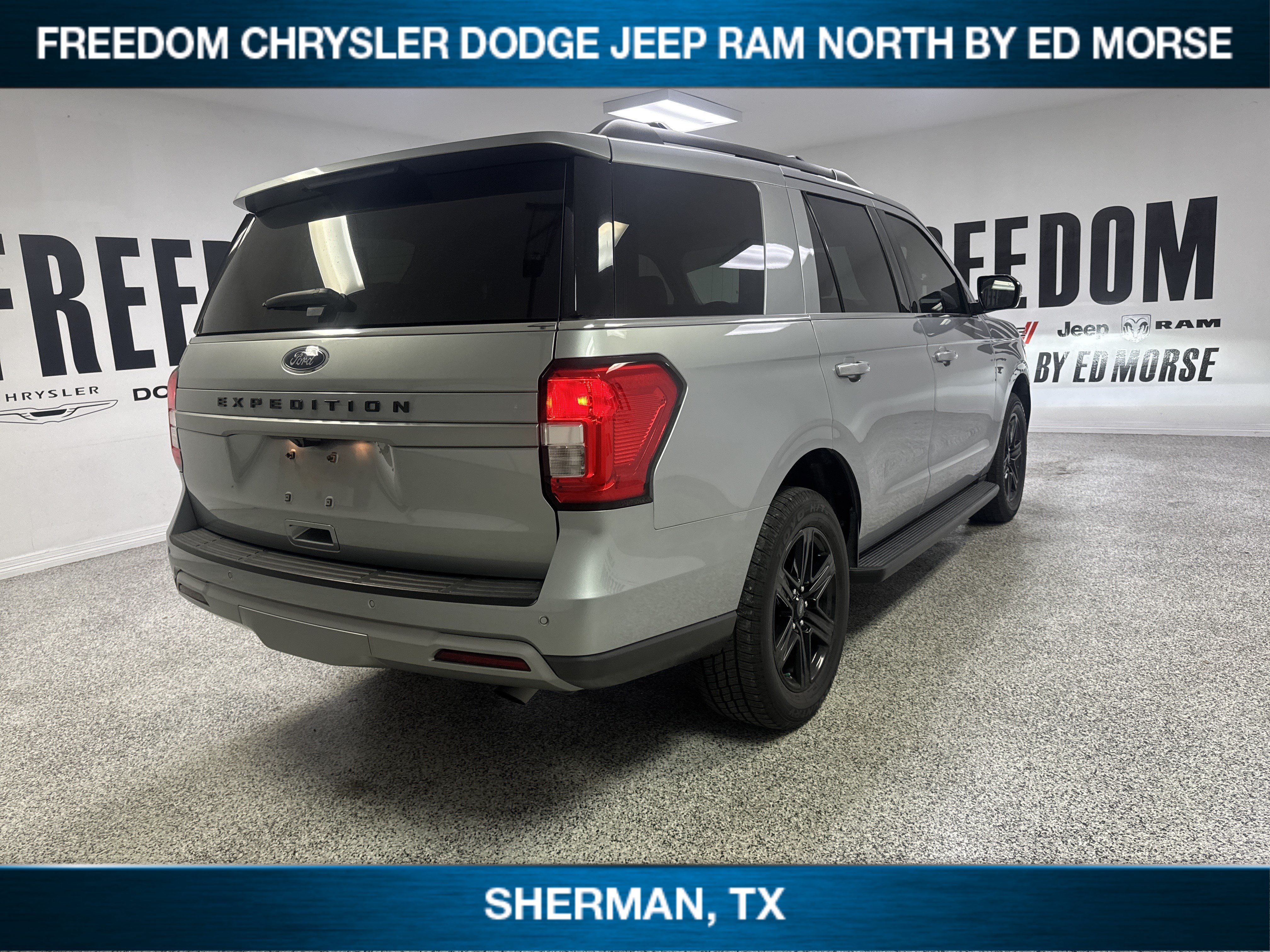 Used 2024 Ford Expedition XLT RWD image 4