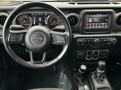 Used 2021 Jeep Gladiator Willys image 13