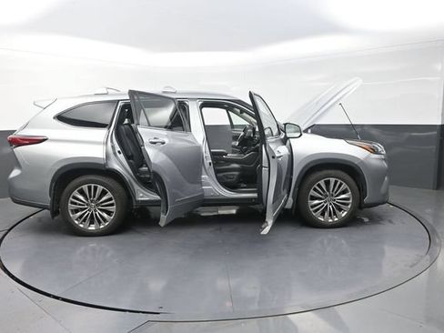 Used 2021 Toyota Highlander Platinum AWD/4WD image 46