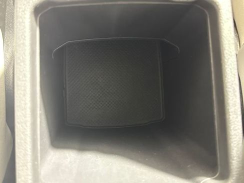 Used 2019 Volkswagen Tiguan SE image 27