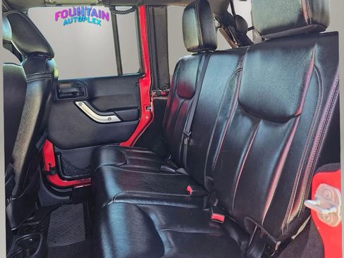 Used 2015 Jeep Wrangler Unlimited Rubicon image 18