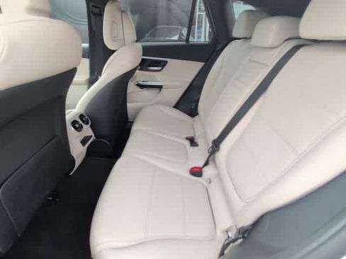 Used 2025 Mercedes-Benz GLC 350e 4MATIC image 18