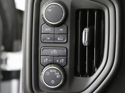 Used 2025 Chevrolet Silverado 1500 Custom image 22