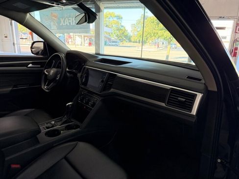 Used 2021 Volkswagen Atlas SE image 35