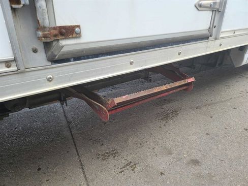 Used 2018 Chevrolet Express 4500 Extended w/ Driver Convenience Package image 22