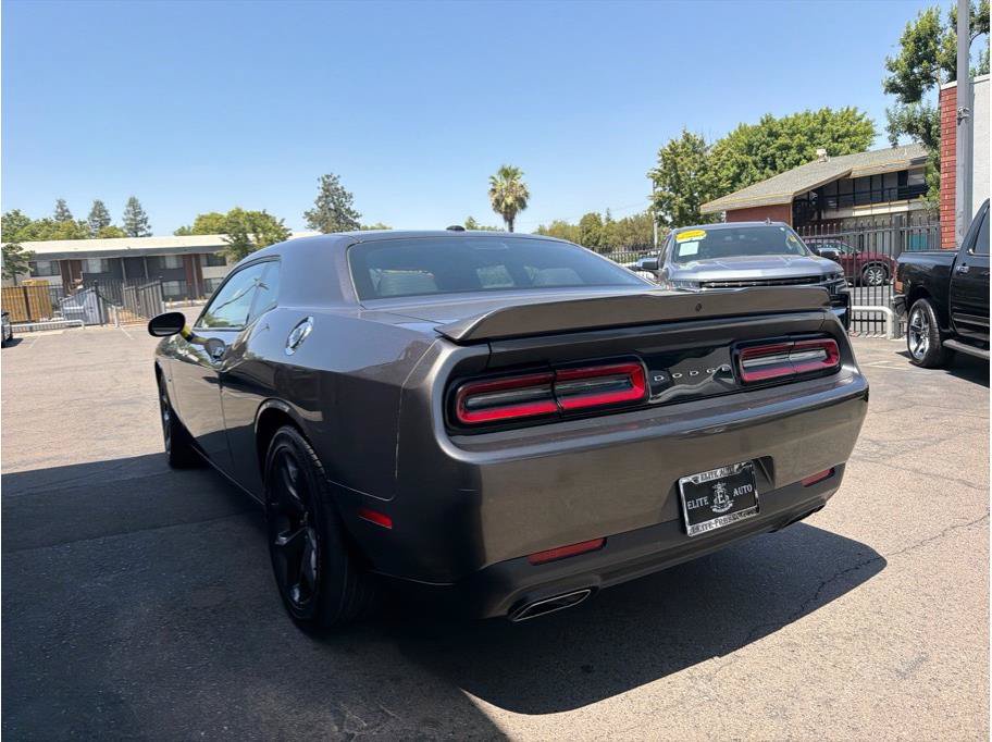 Used 2019 Dodge Challenger R/T RWD image 8