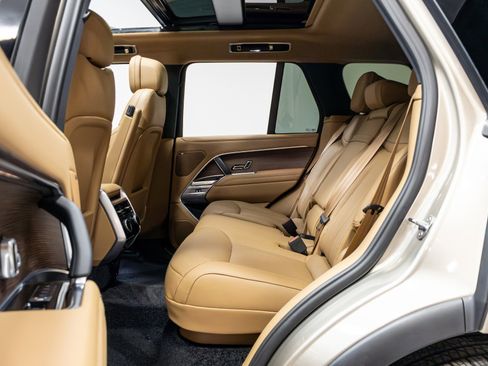 Used 2025 Land Rover Range Rover SE AWD/4WD image 41