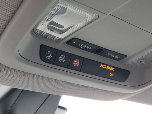 Used 2017 Chevrolet Volt LT w/ Comfort Package image 20