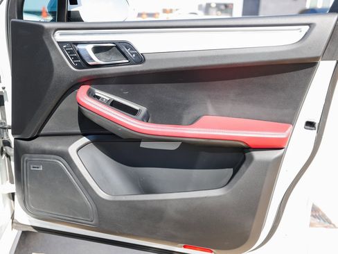 Certified 2018 Porsche Macan Turbo image 26