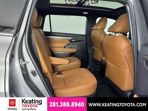 Certified 2025 Toyota Highlander Platinum AWD/4WD image 20